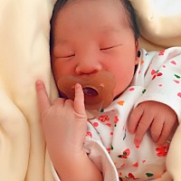 我的宝贝儿子，一月十七日下午五点零七出生，开到三指打了无痛分娩针，缓解了不少！但不可能不痛！可以...