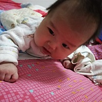 小家伙九十天会翻身了