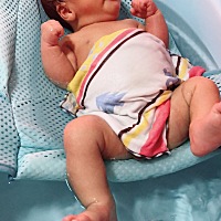 顺产男孩6.9斤，宝宝二十三天了。没有妊娠纹但是肚子黑线比较重。有什么方法可以缓解或者擦什么产品能缓...