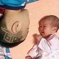 哥哥对妹妹的爱是发自内心嘀 ，每天早晨醒来总是过来看看妹妹 亲亲妹妹，谢谢你我的好孩子