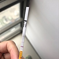 明天姨妈曰，排卵试纸这样，体温37，不知道是不是月经前都这么明显的不？有机会翻盘吗