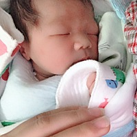 一月十一日，腊月初六晚，十一时零二分，顺产女宝一枚！漂亮的公主👸🏻！