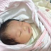 宝妈们 你们有把宝宝的手一起包起来的吗？ 要不要包啊