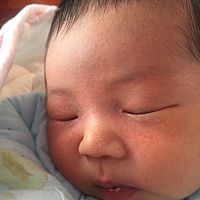 怎么护理宝宝脸上。求解，干红。