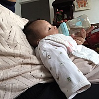 原来这样喂奶可以省下一只手……