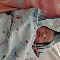 剖宫产第三天，这是从合体到宝宝三天的纪念照！剖宫产这个过程太酸爽了！