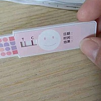 月经已经过了几天了，但还是感觉湿湿的，是不是有点褐色的东西，用金秀儿的好孕套餐测试，排卵试纸显示...