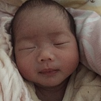 闺女昨天满月了，生下来4.6斤，现在7斤，还没有别人生下来重，孕期反应太严重了。在娘家做月子，感觉非...