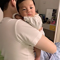 坐完月子后，宝贝也听话多了，现在晚上吃两次奶就能睡到早上9-10点「4-5小时睡眠时间」我和老公也轻...