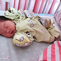 38周见红，38加1，宁宁宝贝出来啦，3.4千克，进产房7点，8点就生下来了，没有侧切，有撕裂