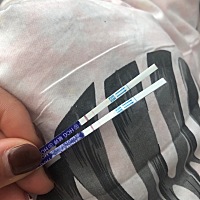 姨妈推迟两天了，昨晚和今天测都是弱阳，是有了吗？懂的姐妹帮我看一下