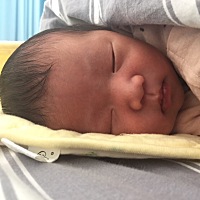 宝宝肚脐带老是被尿湿，导致发炎，宝妈们有什么小办法防止他尿湿肚脐带呀，