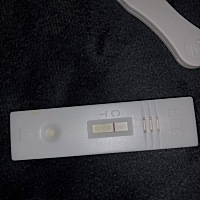 月经推迟8天，今早测的，T区很淡，但能看出来，请问是怀孕了吗？