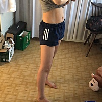 从生孩子到现在宝宝现在7个多月了，身材恢复成现在这样～比较满意～现在还在哺乳期、每天正常吃饭，...