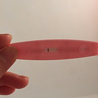 月经越过第8天没来，早上测还是没有，不知道那个不准确，心情不是滋味