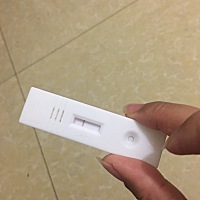 12.27号末次月经，刚测的白板，好心痛，但是小腹总是隐隐的小痛