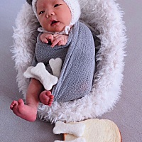 昨天上门拍照，宝贝虽然没睡着，可是很配合 快回到90斤了，免得我减肥了，当年大学毕业跑步减肥可是心累