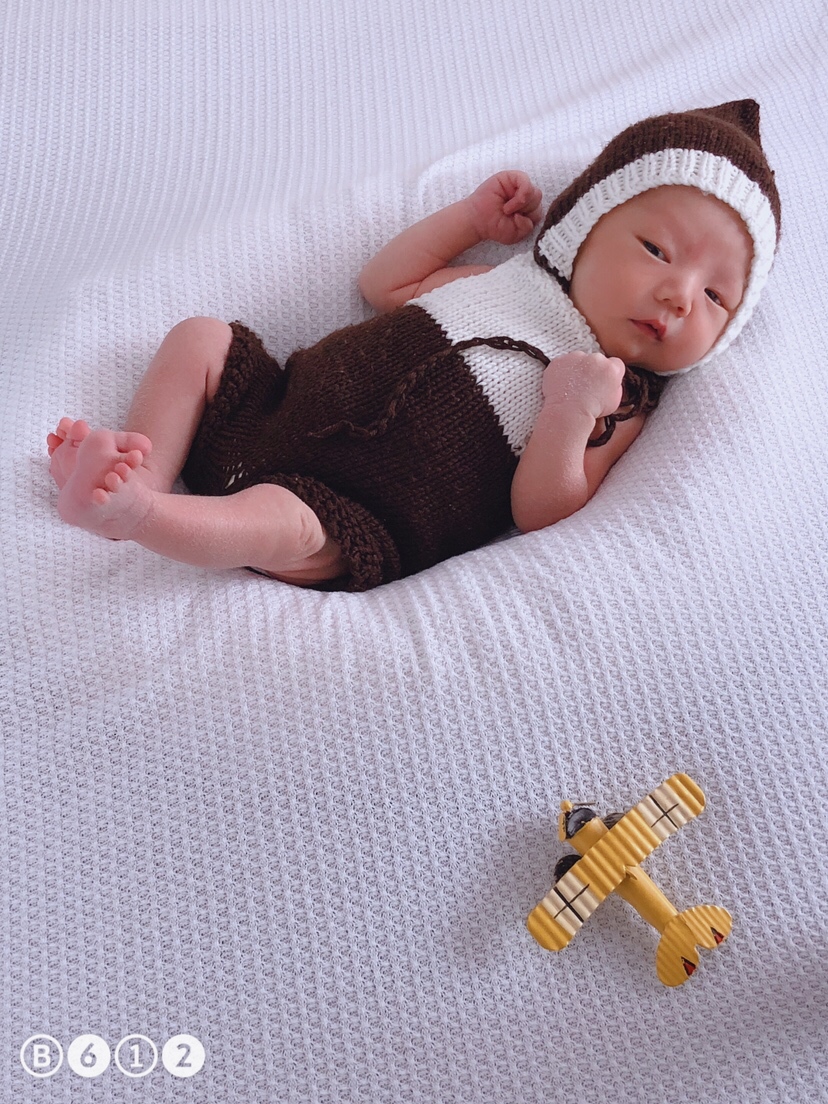 昨天上门拍照，宝贝虽然没睡着，可是很配合