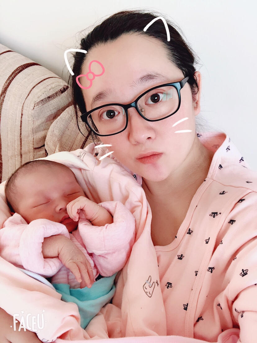 宝宝已经半个月了～越来越胖了～