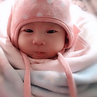 宝宝总是干呕怎么回事呀， 急急急急……