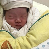 23号抛妇产下女儿一枚，6.9斤，了