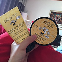 推荐给宝妈准宝妈们这个牌子的防妊娠纹膏 和修复膏感觉效果满不错的 味道也好闻。很滋润。