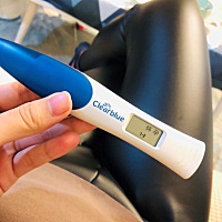 刚开始备孕第一个月，排卵期后距离姨妈还有十天就开始肚子不舒服，买来电子测笔，检测孕1-2周，去医院查...