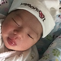 一月十九号提前出生女宝宝五斤五两顺产侧切，孕期症状都不太准的，十八号早上见红肚子轻微痛，十九...
