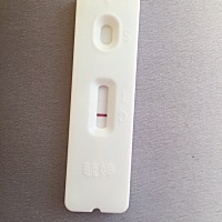 亲爱的们，我20号应该姨妈到来，到今天还没有来，早上测的，大家帮忙看看呗，啥情况，是我内分泌失调不