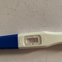 早上测试了一下，两条杠，验孕棒有木有不准的呀？这个是怀孕了吗？？？