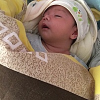 想问下各位亲，你们有没用婴儿枕？我家宝宝快睡成大扁头了，想用枕头垫下，但是24小时都包着包被，放不...