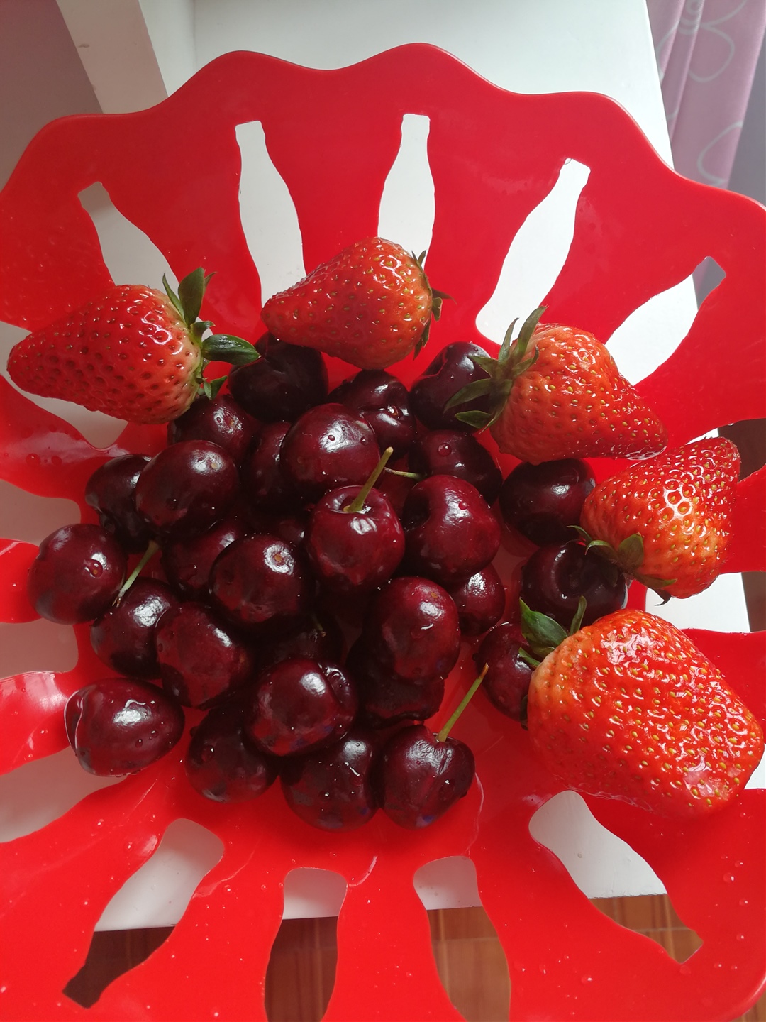 月子第二十一天，总是吃不下饭，每天就吃几斤冰冷的水果养着，从月子第三天就开始每天吃各种冰冷的水果，不知道以后会不会对牙齿和身体有影响？？望有经验的宝妈告知一下