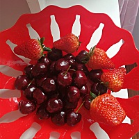 月子第二十一天，总是吃不下饭，每天就吃几斤冰冷的水果养着，从月子第三天就开始每天吃各种冰冷的水果...