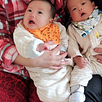 没啥表情的姐姐和表情帝弟弟