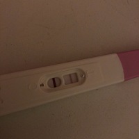 上个月22号来的例假，今天早上一测，双杠，请问什么时候去医院b超比较好呢？还得找领导请假，因为我是倒...