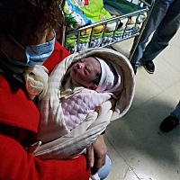 亲们，你们宝宝平时吃多少奶啊，我家宝贝现在22天左右一天要吃130毫升左右了，吃了就睡三四个小时，有时...