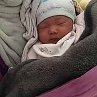 请问各位宝妈宝宝睡觉发出哽咽口水的属于正常吗，是连续不断的发出