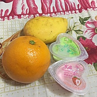 婆婆特别好 经常给我买好吃的 今天还给我买果冻 感觉自己回到了小时候