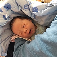 我家宝宝出生第七天拍的，别人说看起来像是一个半月的娃娃😀😜