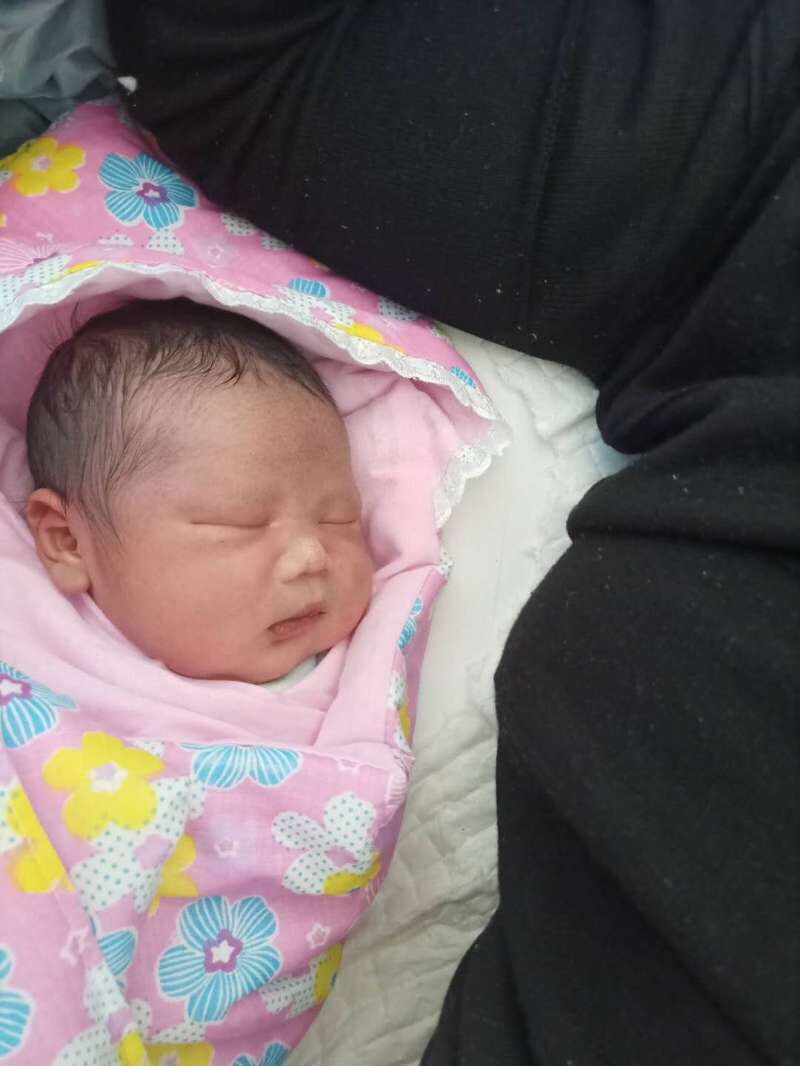 顺产4500克男宝，严重撕裂，缝了七针，么有麻药，