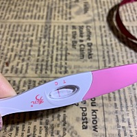 应该是这个月28号来正常月经，但是前两天有点褐色物，一天也就几滴，我以为是大姨妈要来了，但是今天都...