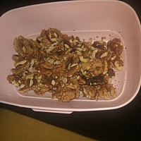 宝爸宝妈们，怀孕能吃烤核桃吗？