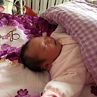 宝宝第十一天了 作为一个新手妈妈，严重缺乏经验，宝宝的一举一动都牵动着我的心，一喂奶就吐奶，呛奶，...