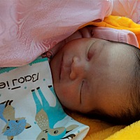 有谁知道我宝宝眼角红红的是什么？