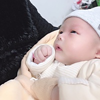 妈妈愿意承受一切，只要宝宝你健健康康，平平安安，你的病妈妈也愿意承担，妈妈不想让你怎么小就住...