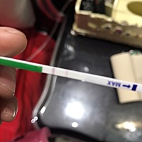 试纸1月20排卵！排卵到今天1月28号乳房微胀，今天无聊又测试纸这样显示！就是乳房微胀咋回事呀！都持续...