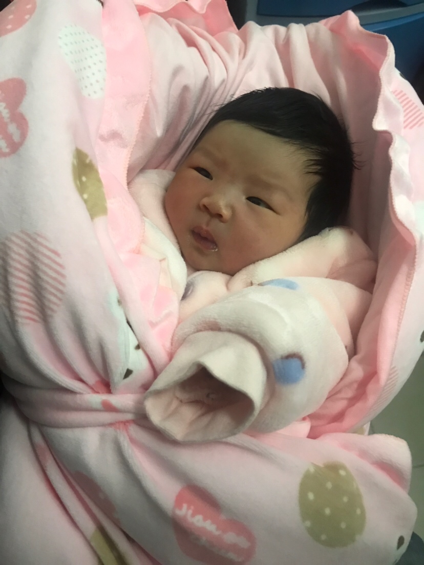 1月22好早8点28顺产7斤2女宝一枚，往后余生我陪你长大，你陪我到老……我的小梧桐