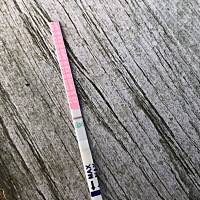 有没有人知道。刚刚起床是不是不能测排卵试纸呢？ 我刚起床测排卵试纸 白板。起床一个小时弱弱阳。 现在...