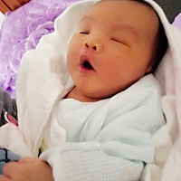 有同道中人吗？生出来竟然不像我也不像他爸 竟然隔代似 跟爷爷一个模样 简直是饼印！