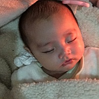 小宝贝挺乖的到了晚上不磨人吃了奶自己在床上睡半夜起来吃一顿又能睡到早上9点多，爱你🤟